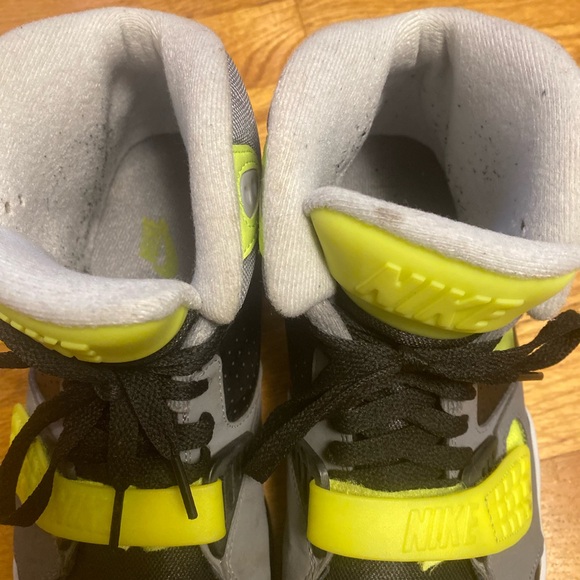 Mens Nike Air Trainer and Neon Green Athletic Shoes - Picture 4 of 15